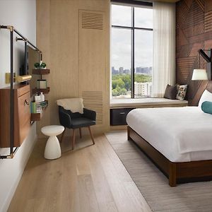 Skyline Corner View Room Guest room 1 King Corner room